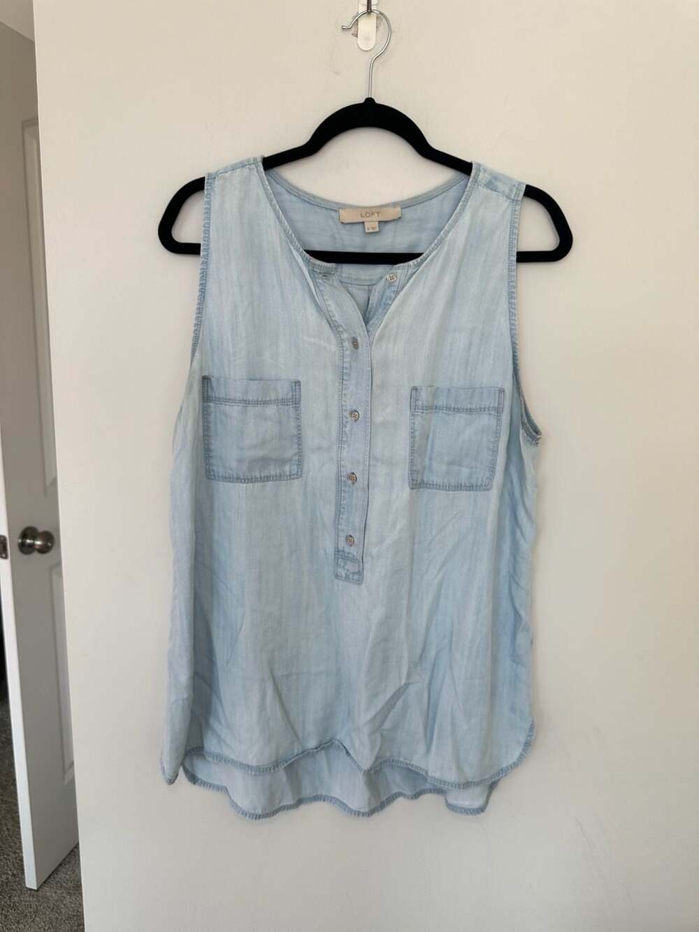 Loft Chambray Tank Top Size XL Light Wash Denim Sleeveless Shirt Pocket
